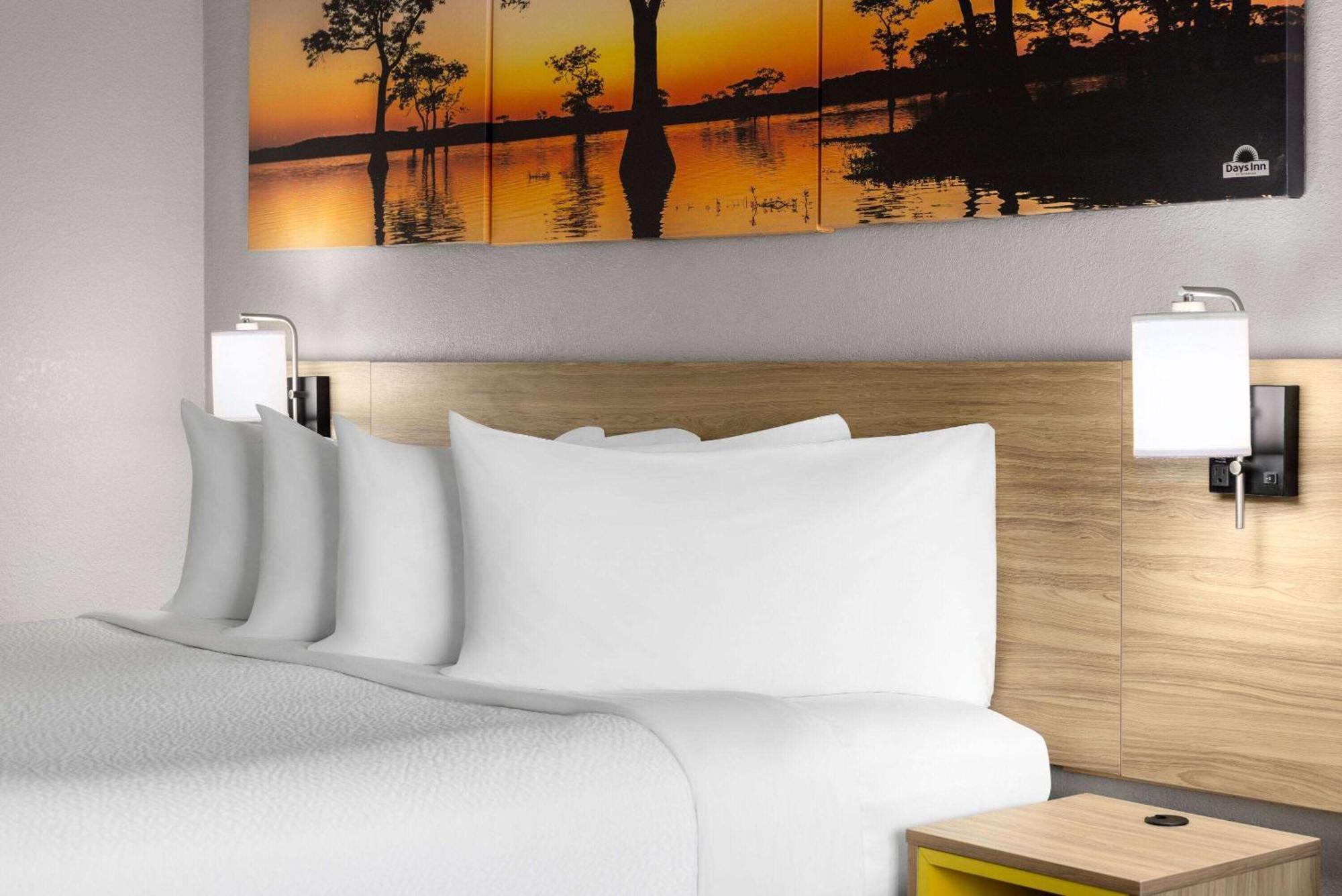 Days Inn By Wyndham Вейкросс Екстер'єр фото