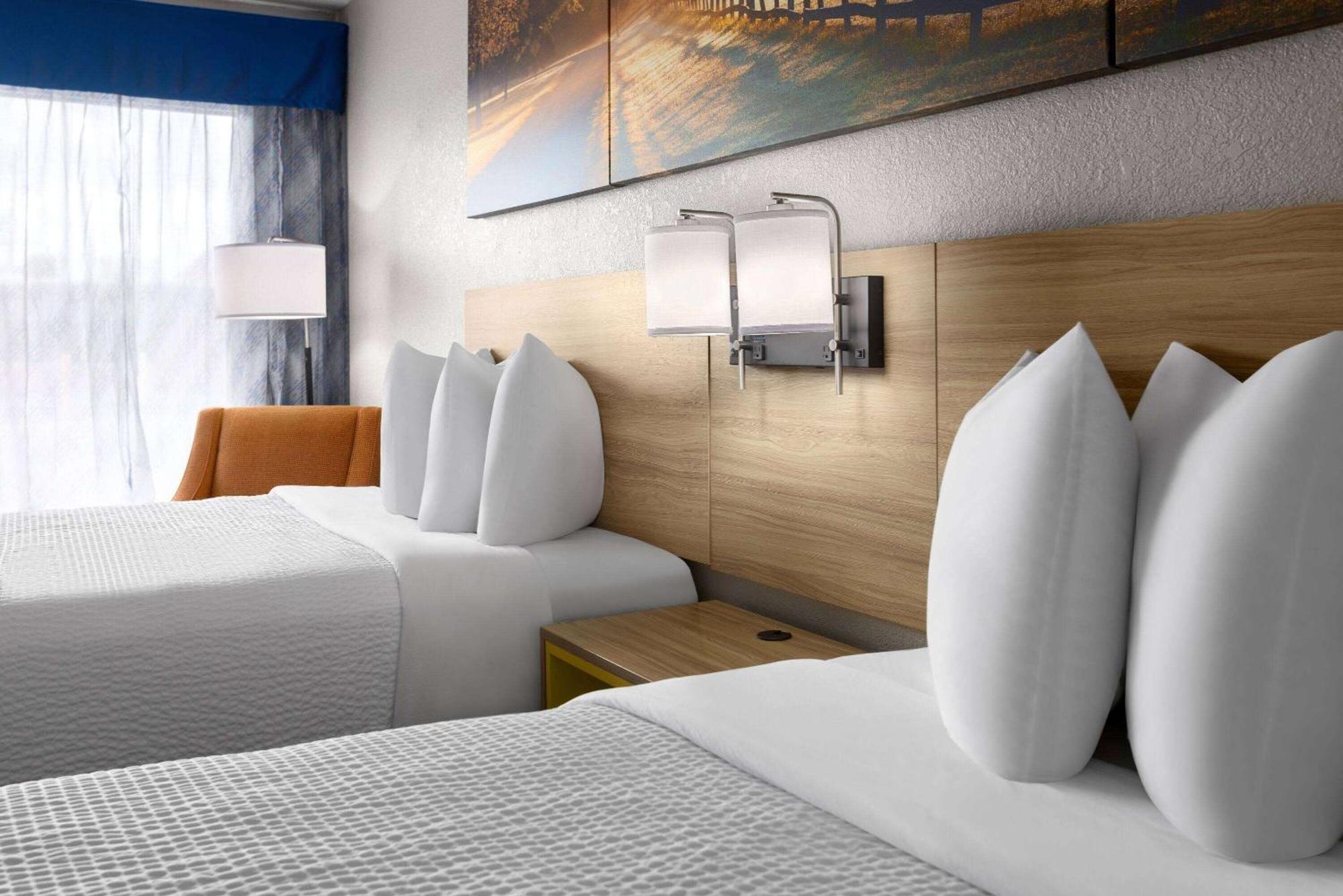 Days Inn By Wyndham Вейкросс Екстер'єр фото