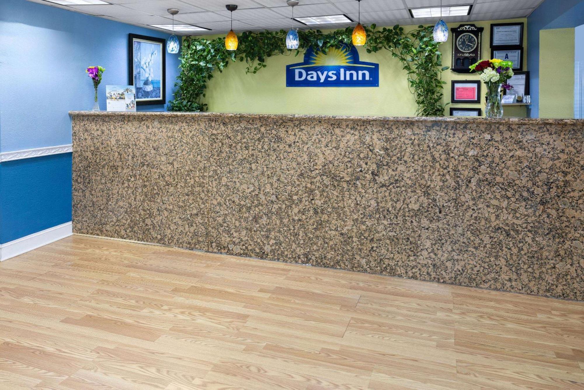 Days Inn By Wyndham Вейкросс Екстер'єр фото